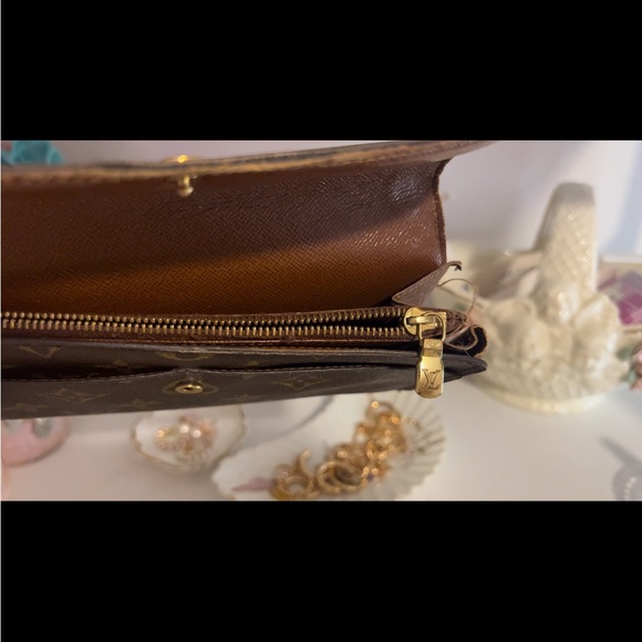 ❤️Classic Louis Vuitton Sarah Wallet in Brown Monogram❤️ - Picture 4 of 6